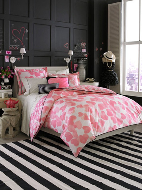 Minimalist Pink Black Bedroom Ideas for Small Space