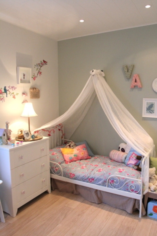 Nice And Gentle Bedroom For A Six Year Old Girl Kidsomania